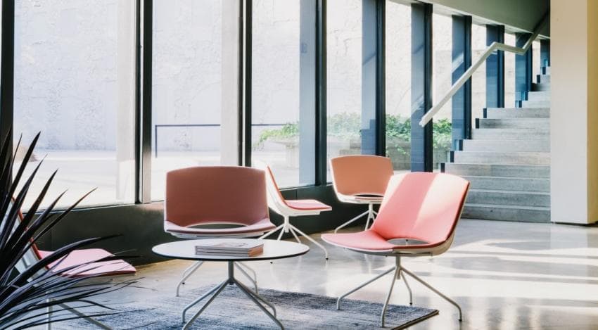 sillas-de-diseno-oh-lounge-chair-enea-espais-integrals 